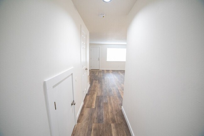 Building Photo - 3411-3423-3423 SE 85th Ave