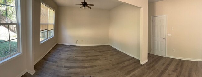 Building Photo - Quiet Neighborhood- Large family living!