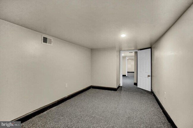 Building Photo - 426 N Belnord Ave