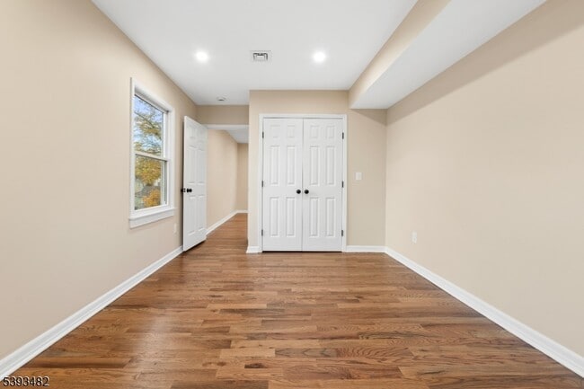 Building Photo - 937 Ringwood Ave