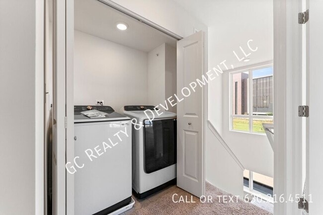Building Photo - 2239 Parkside Dr