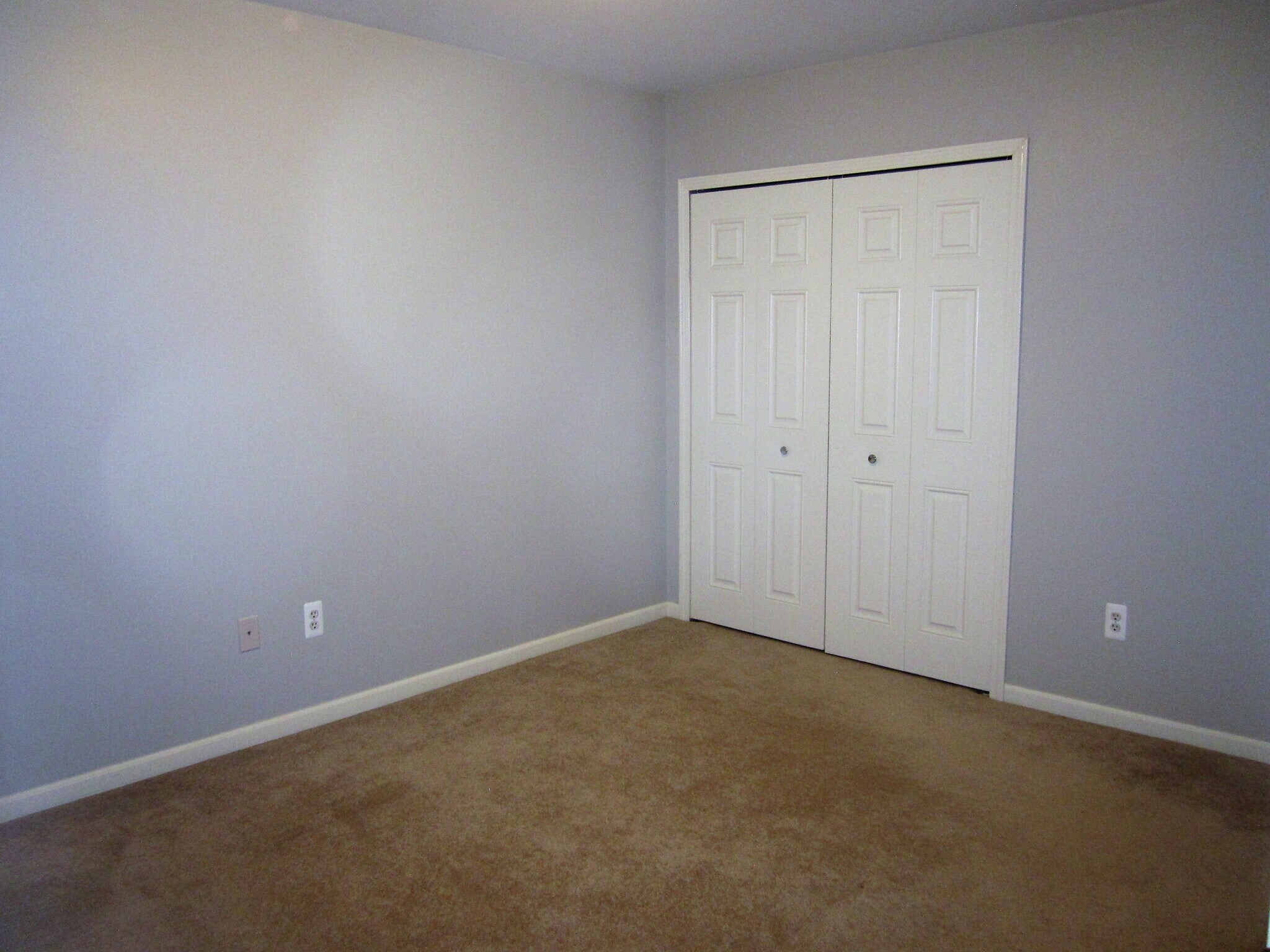 Building Photo - 614 E 11 Mile Rd