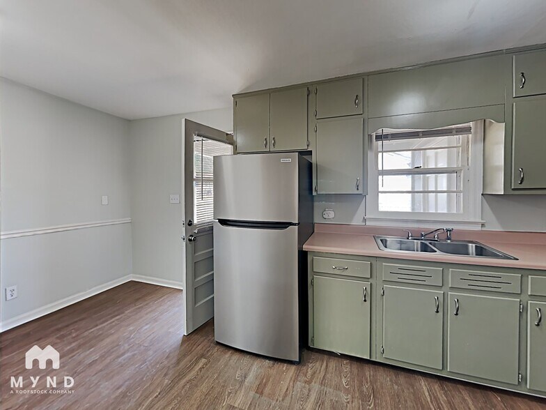 Building Photo - 924 Parkway Dr