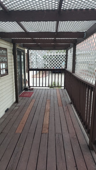 Building Photo - 966 Acorn Dr