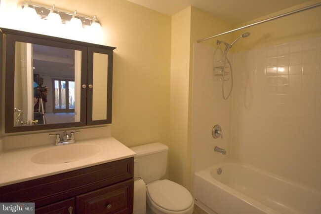 Building Photo - 5339 Buxton Ct