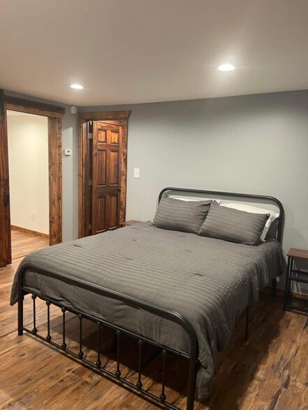 Building Photo - 195 E 2nd St