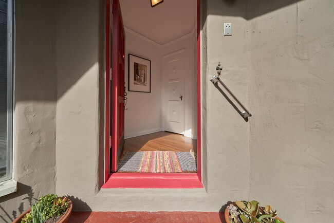 Building Photo - 1235 Hi Point St