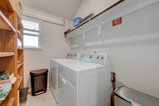 Building Photo - 3206 Dry Creek Dr