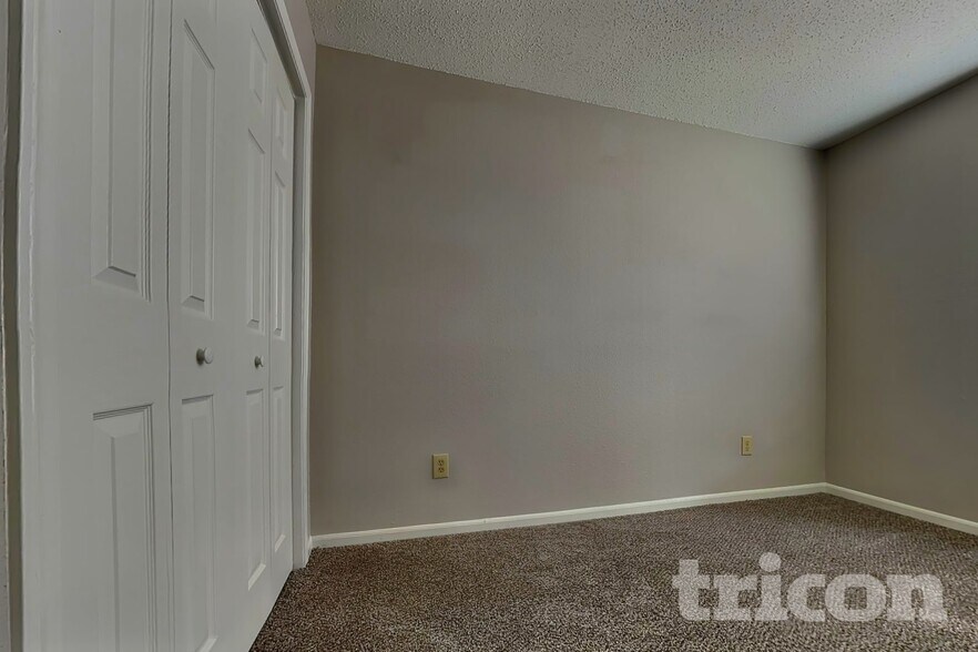 Building Photo - 6453 Townsend Way