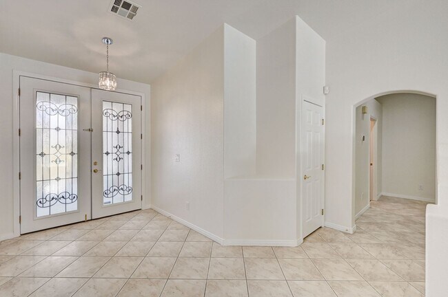 Building Photo - Beautiful 3 Bedroom Single Story Home in A...