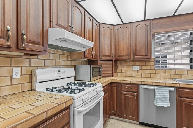 Building Photo - 3BR Home with Large Backyard Near SDSU