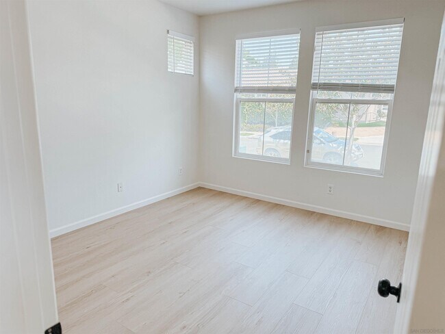 Building Photo - 1422 Antioch Ave