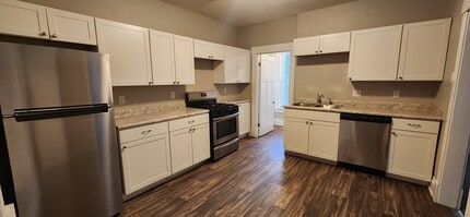 Building Photo - Spacious corner lot home with great natural light!
