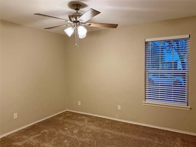 Building Photo - 320 Gloria St