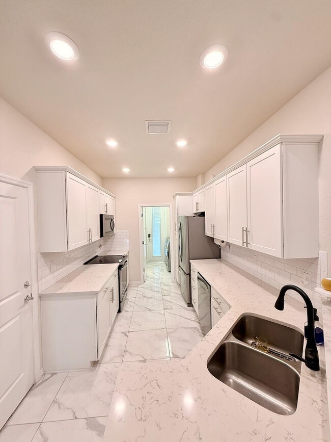 Building Photo - 5182 Eucalyptus Dr