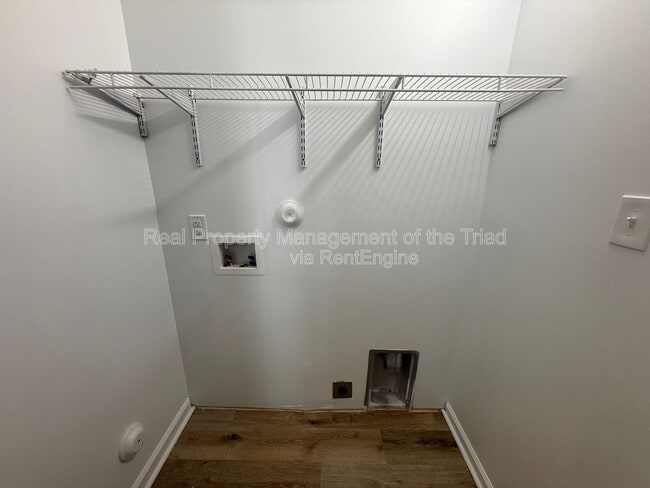 Building Photo - 5208 Larkspur Dr