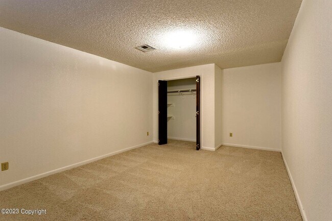 Building Photo - 909 Indian Hills Dr