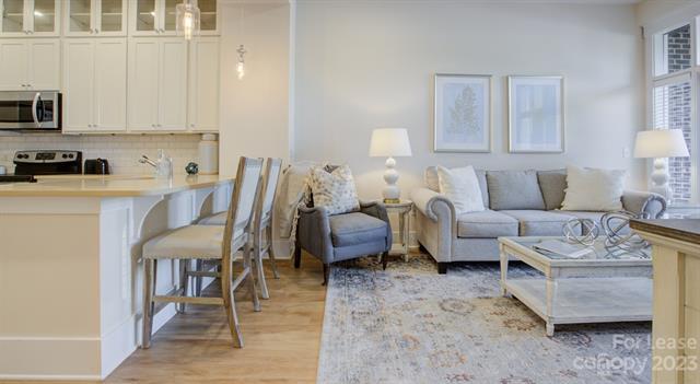 Building Photo - 16408 Holly Crest Ln