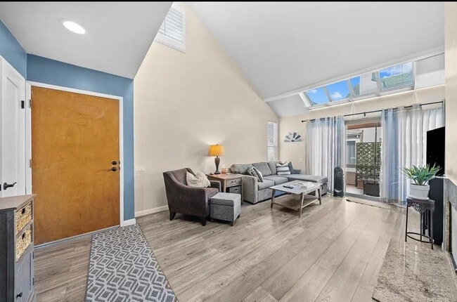 Building Photo - "Charming 1-Bedroom Apartment with Hardwoo...