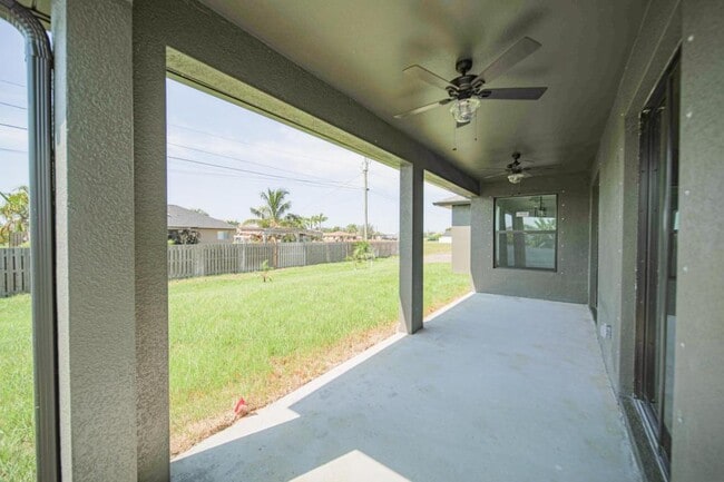 Building Photo - 422 Kismet Pkwy E