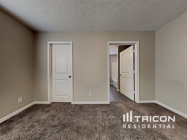 Building Photo - 2368 Bridlewood Dr