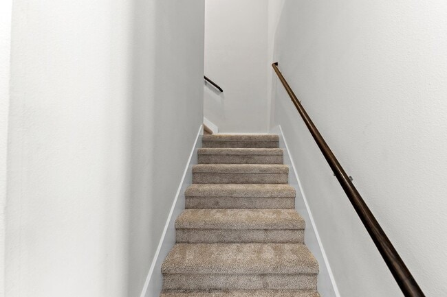 Building Photo - 13800 Lyndhurst St