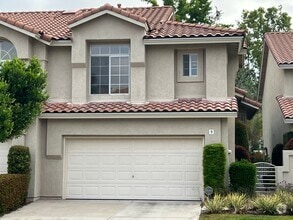 Building Photo - 9 Nutcracker Ln