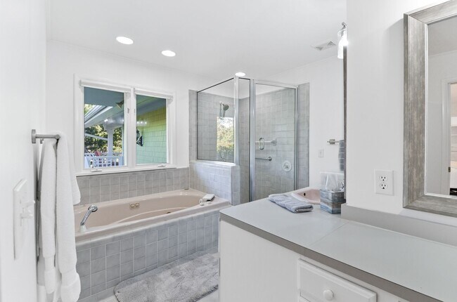 Building Photo - 2 Sand Dollar Ln
