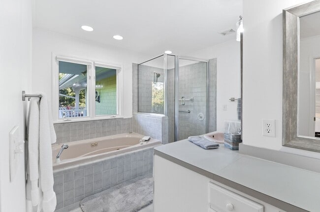 Building Photo - AMAZING WRIGHTSVILLE BEACH OFF-SEASON HOME - Now until End of April 2026