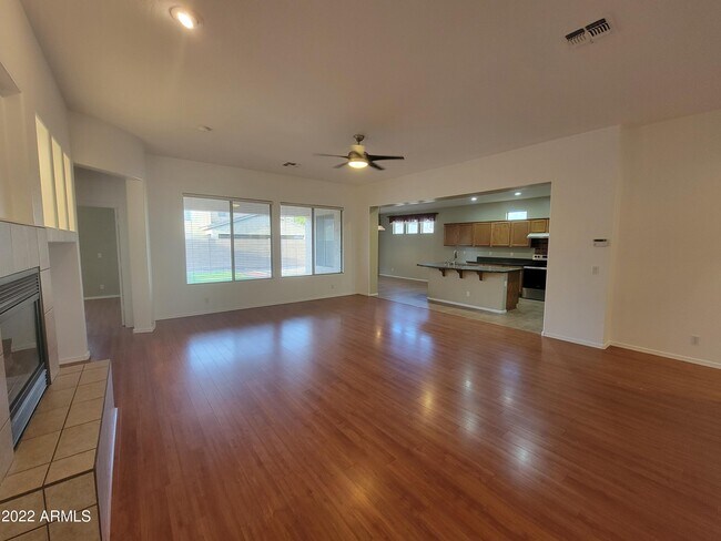 Building Photo - 958 E Scorpio Pl