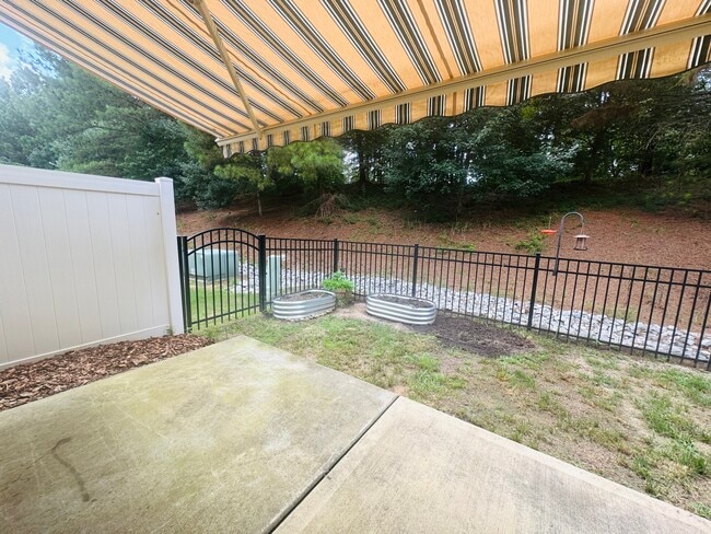 Building Photo - 126 Holly Berry Ln