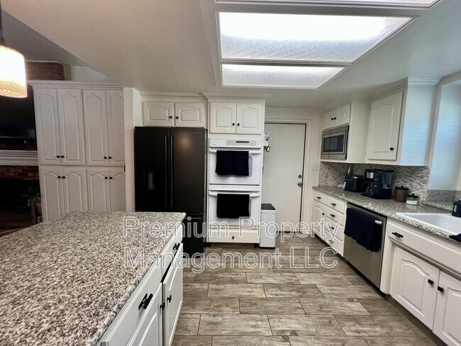 Building Photo - 517 Brightwood St