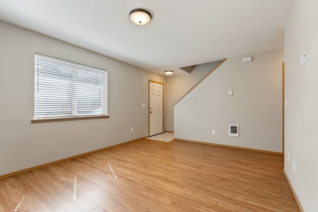 Building Photo - 3Bed/1.5 Bath House available