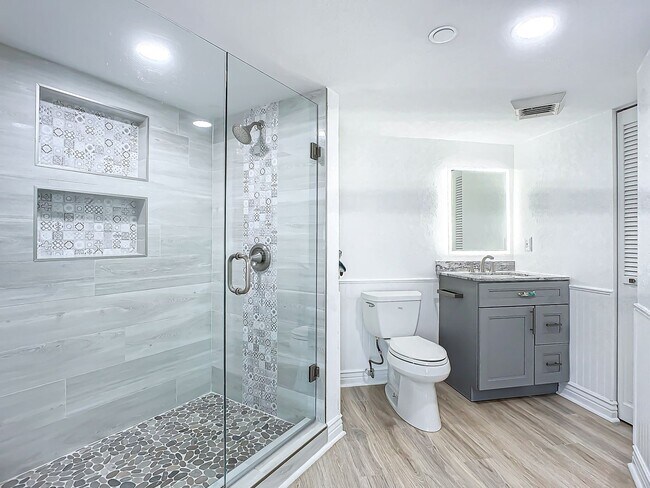 Building Photo - Stunning Penthouse Rental with Intracoasta...