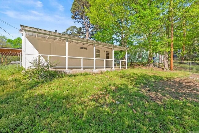 Building Photo - 715 Oakwood