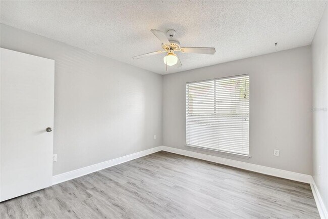Building Photo - 9481 Highland Oak Dr