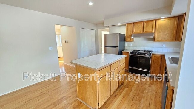 Building Photo - 6453 Grand Pine Loop NE