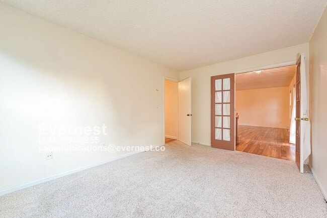 Building Photo - 2-Bedroom Home with Modern Amenities and C...