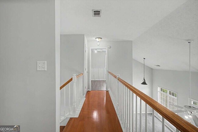 Building Photo - 665 Peachtree Trails Dr