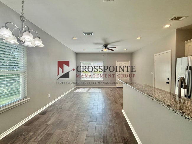Building Photo - Tour Today! 2 bedroom 2 bathroom duplex in Tyler!
