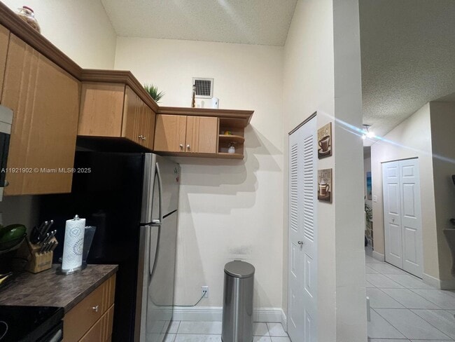 Building Photo - 9446 SW 140th Ct