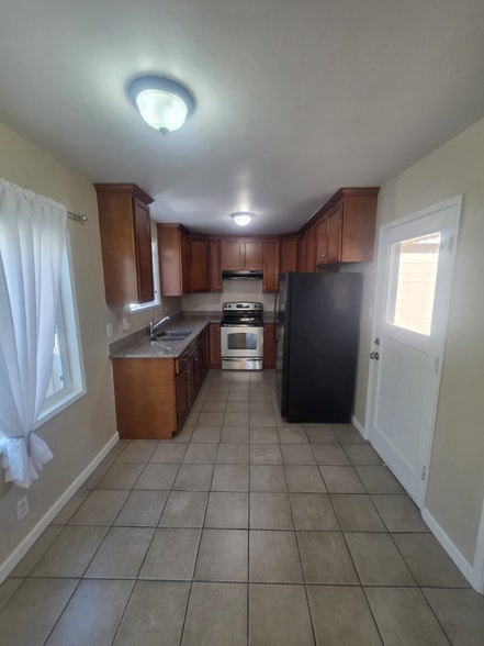 Building Photo - 17xxx Ehle St