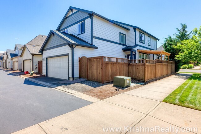 Building Photo - Gorgeous *Corner Lot* 4 BD* 2.5 BA* Single...