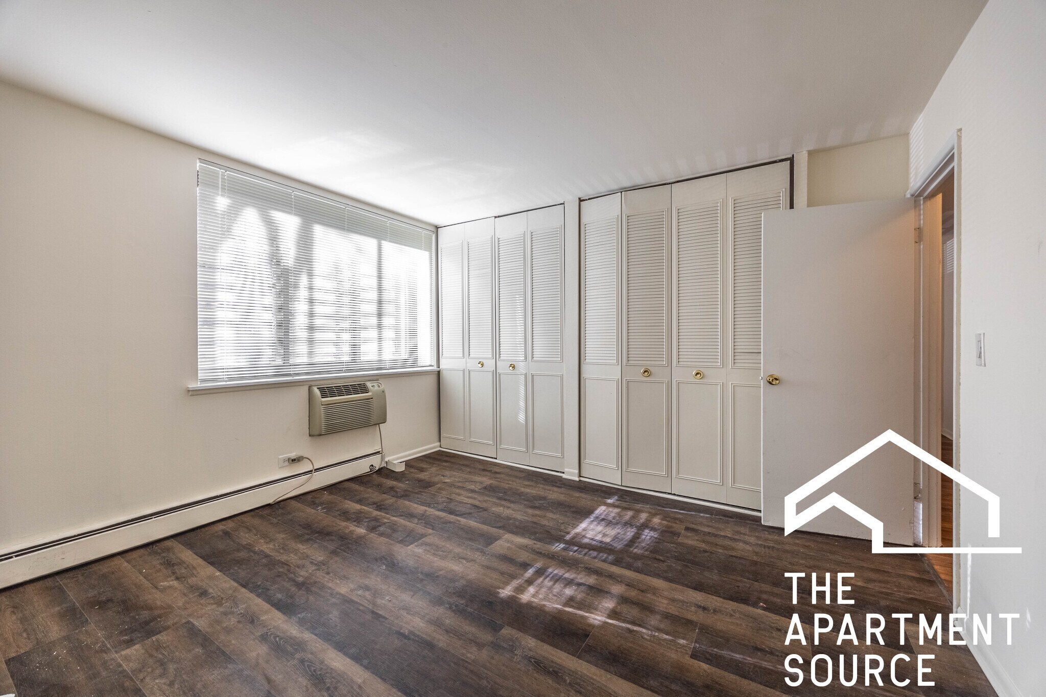 Building Photo - 540 W Roscoe St