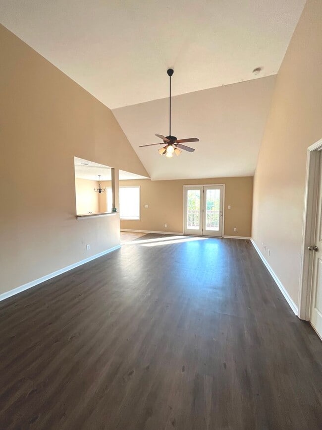 Building Photo - Available Now!  Beautiful ranch style home at Exit 1, pets allowed!