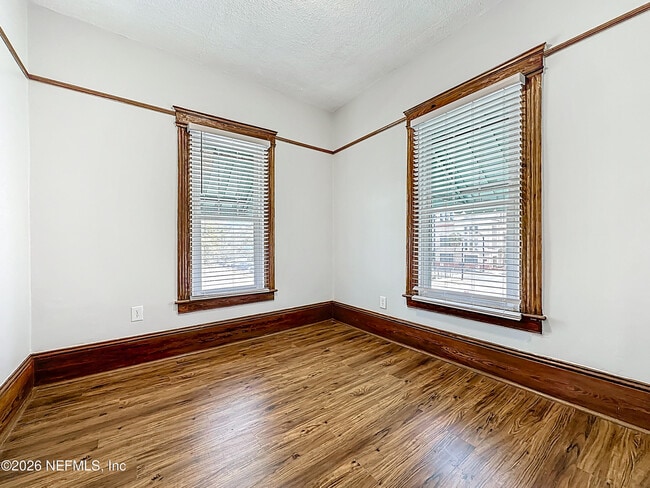 Building Photo - 138 E Duval St