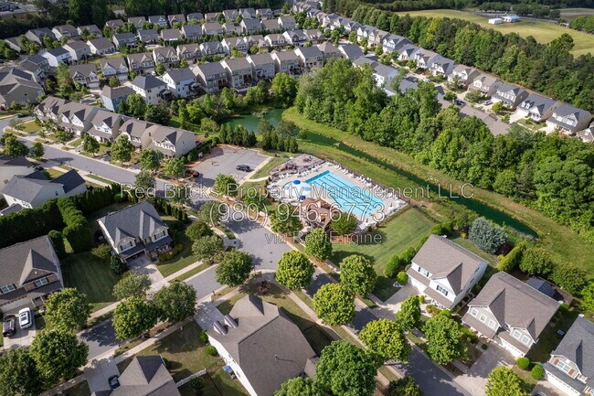 Building Photo - 127 Blossom Ridge Dr