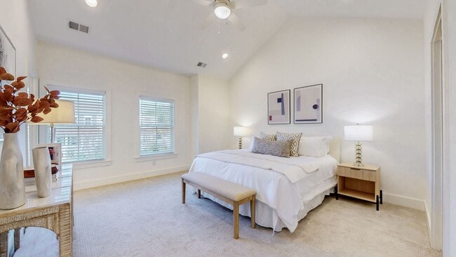 Building Photo - Sleek 3BR Stunner Near Historic Downtown Franklin