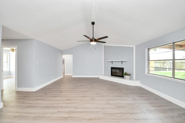 Building Photo - 10171 NW Park Dr