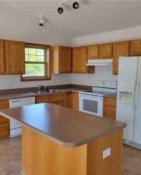 Building Photo - 6901 Dominion Dr